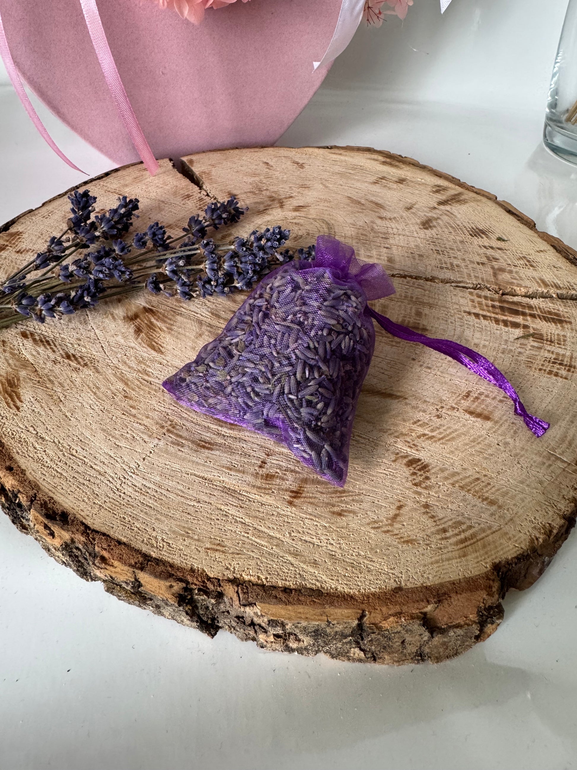 Getrockneter Lavendel in Organza